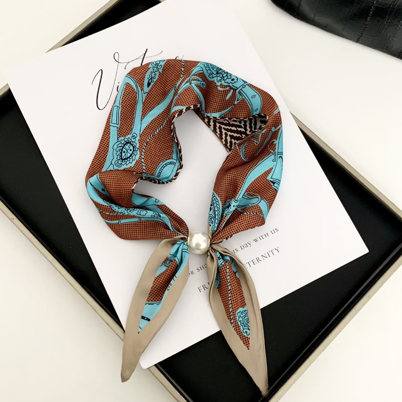 Ascot Neck Scarf - وشاح نسائي أنيق على الطراز الكوري