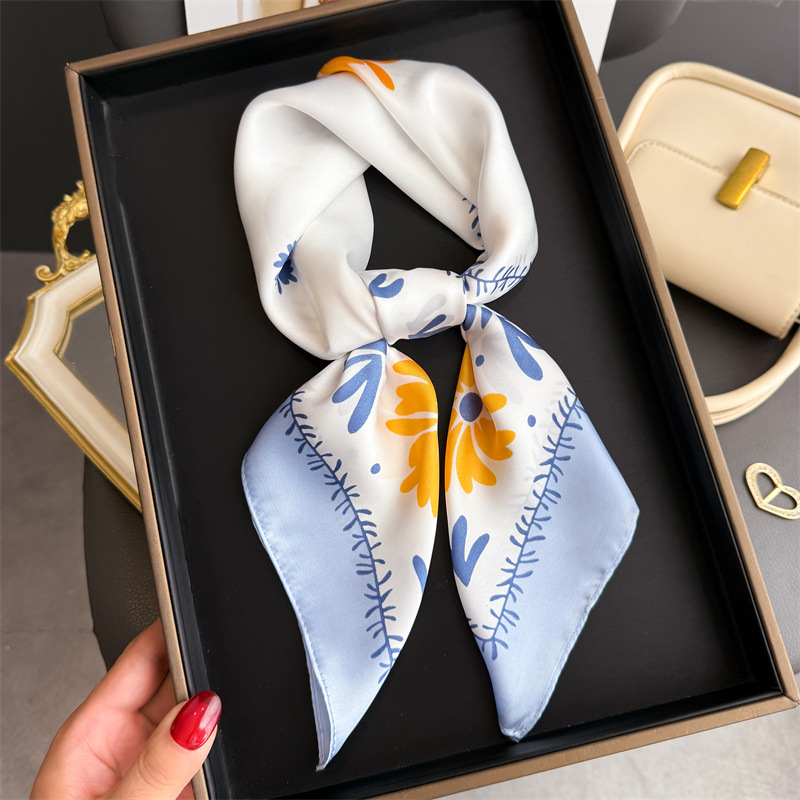 وشاح حريري مطبوع جديد، وشاح مر - مراجعة Scarf Silk Square وسعره