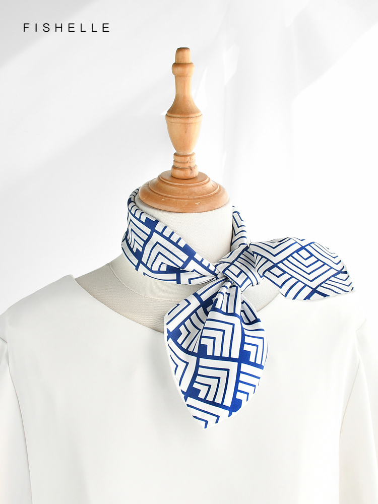 الصينية الكلاسيكية الأزرق الأب - مراجعة Ascot Neck Scarf وسعره